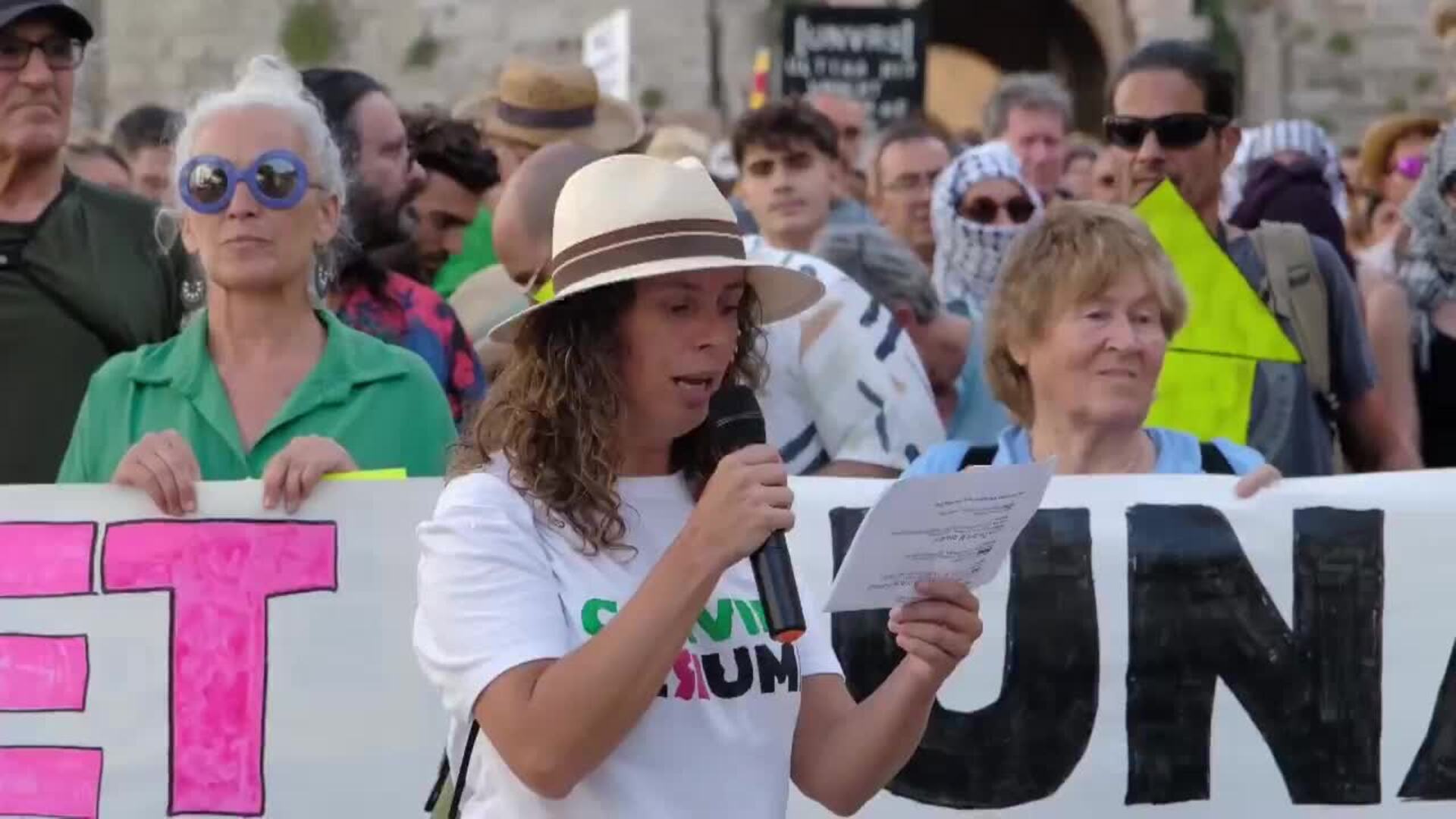 Protesta en Ibiza contra un modelo turístico que "solo sirve para ...