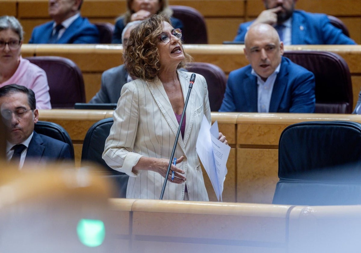 La ministra María Jesús Montero interviene en el Senado