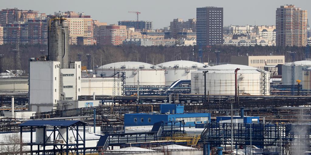 Brüksel, Naturgy ve Repsol gibi ithalatçıların şüpheleri karşısında veto'nun Rus gazına yasallığını savunuyor