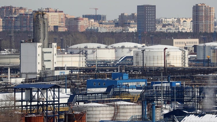 Bruselas defiende la legalidad del veto al gas ruso ante las dudas de importadores como Naturgy y Repsol