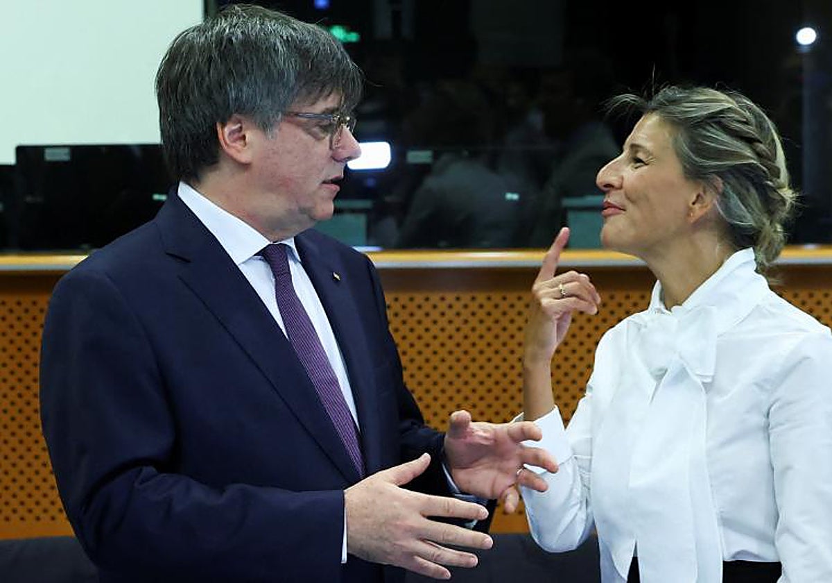 Carles Puigdemont conversa con Yolanda Díaz