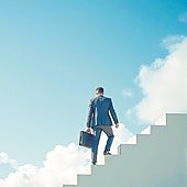 Un impulso para seguir subiendo peldaños a partir de los 50 años