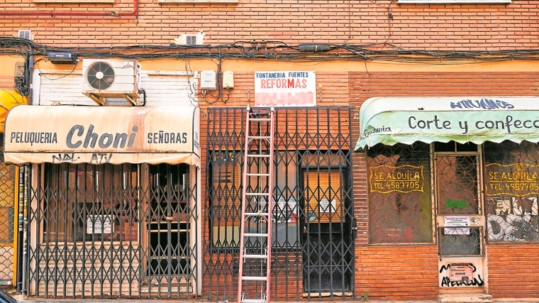 Varios locales comerciales esperan una nueva oportunidad en el barrio madrileño de Prosperidad