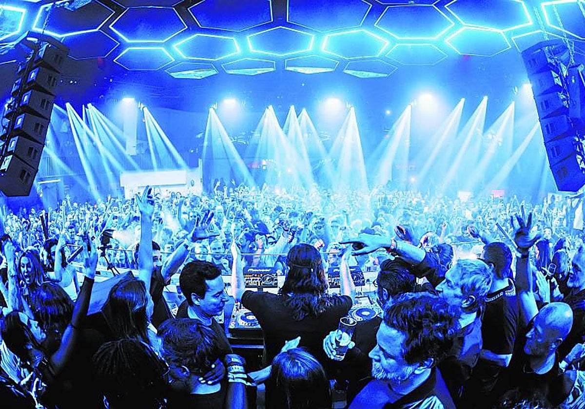 El templo de la música electrónica sigue llenando cada noche