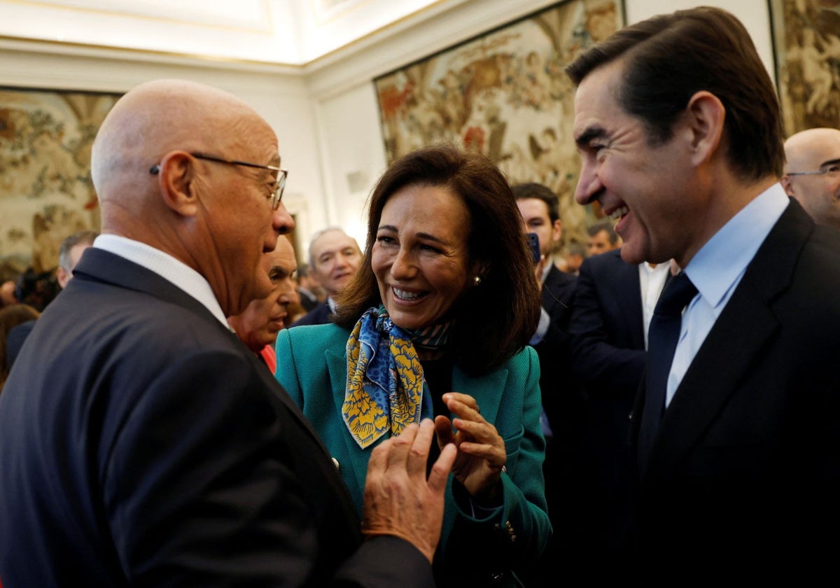 De izquierda a derecha: Josep Oliu, presidente de Banco Sabadell; Ana Botín, presidenta de Banco Sabadell; y Carlos Torres, presidente de BBVA, en la toma de posesión del actual gobernador del Banco de España, José Luis Escrivá