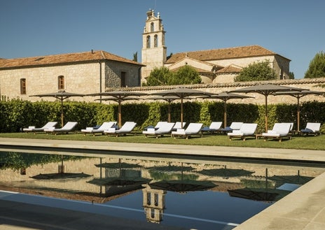 Imagen secundaria 1 - Spa de la Abadía Retuerta, piscina exterior y maridaje de vinos en el spa.