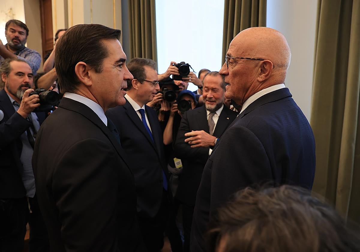 Carlos Torres y Josep Oliu.