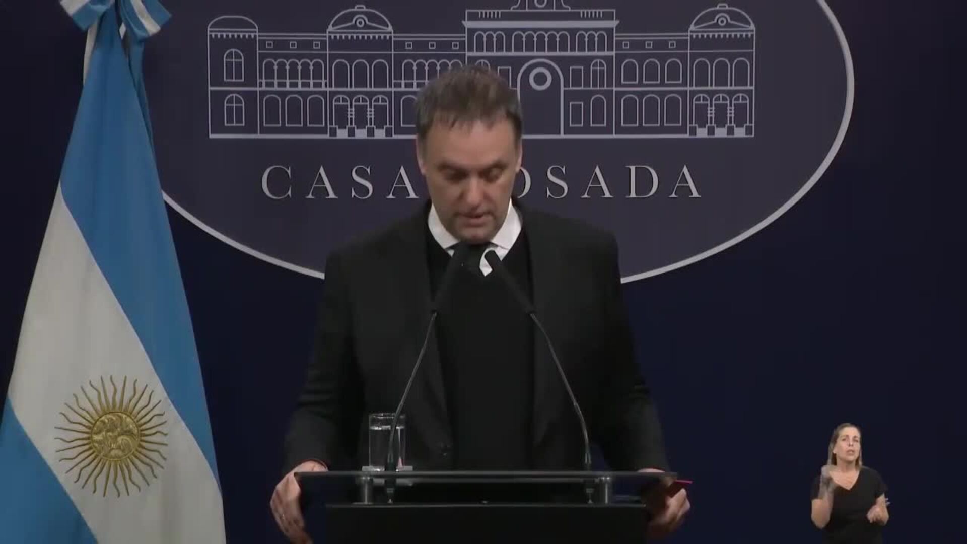 Gobierno argentino pone en marcha la privatización de AySa, empresa de ...