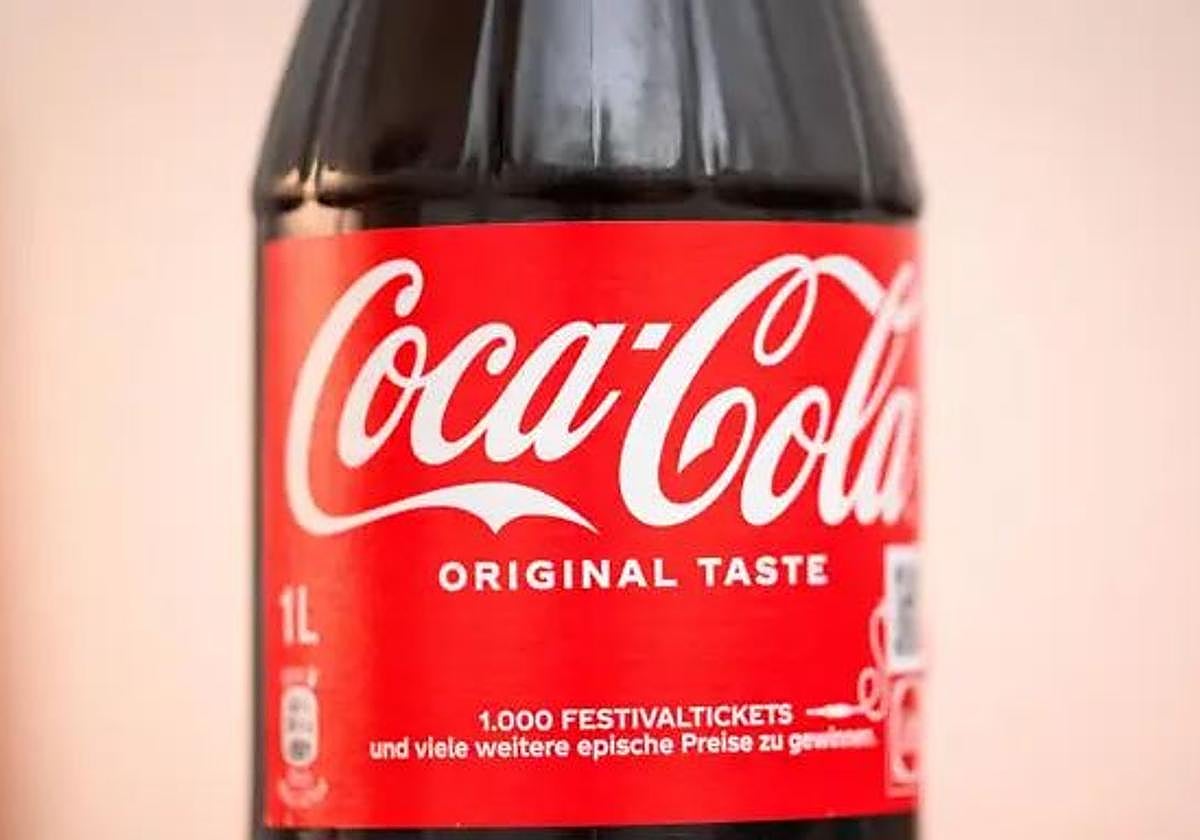 Una botella de Coca-Cola