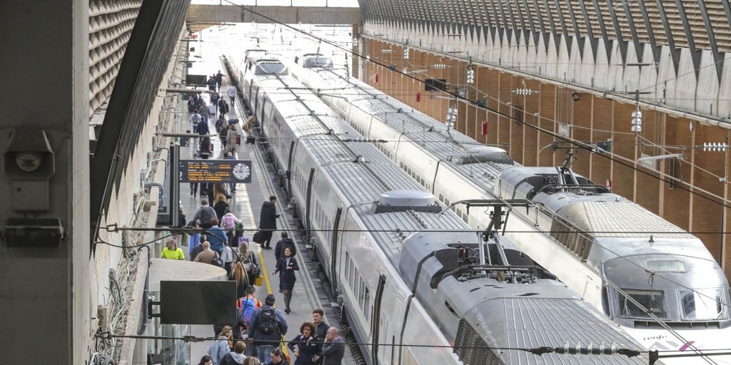 Renfe pierde más cuota de mercado por la continuidad de la guerra de precios, que eleva un 22% los pasajeros en 2024