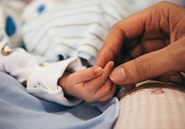 Cambios en el permiso de maternidad y paternidad en España: cuánto se amplía, cuándo entra en vigor y quiénes se pueden acoger