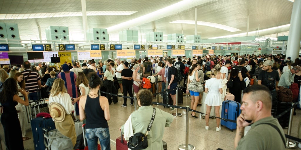 Los aeropuertos españoles movieron más de 32 millones de pasajeros en julio, batiendo el récord histórico