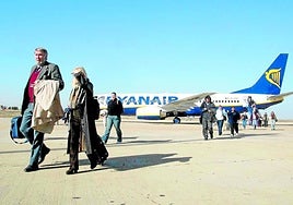 Transportes fija servicios mínimos de hasta el 87% para la huelga del 'handling' de Ryanair en el puente de agosto