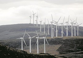 El Gobierno baraja ya un potencial agujero de más de 2.000 millones para el Estado por los laudos de las renovables