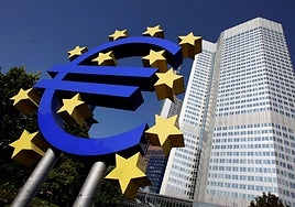 El euríbor sube por primera vez en siete meses y estrecha el ahorro anual de revisar la hipoteca a 1.039 euros al año