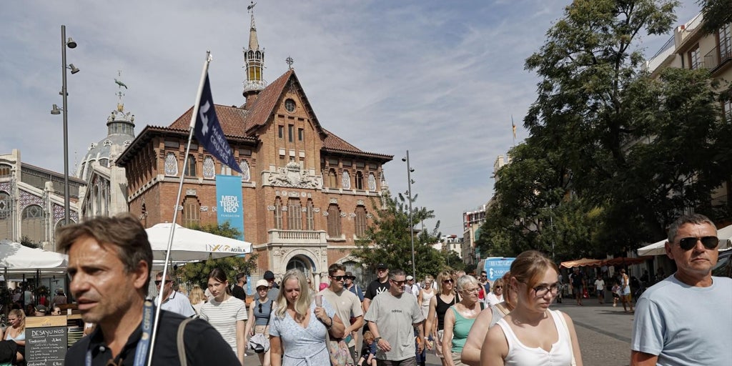 Turizm yavaşlar ve 2025'te 100 milyon yabancı ziyaretçiyi terk eder