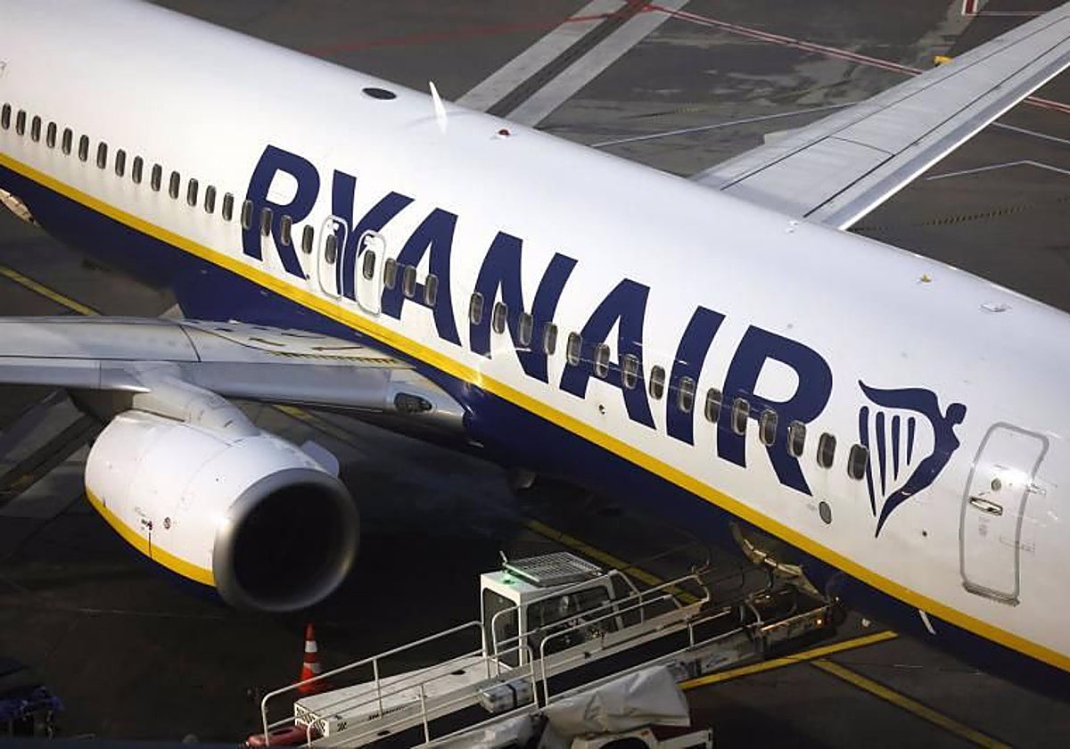Ryanair abandona los aeropuertos de Tenerife Norte y Vigo, cierra base en Santiago y se lleva un millón de plazas a Italia y Marruecos