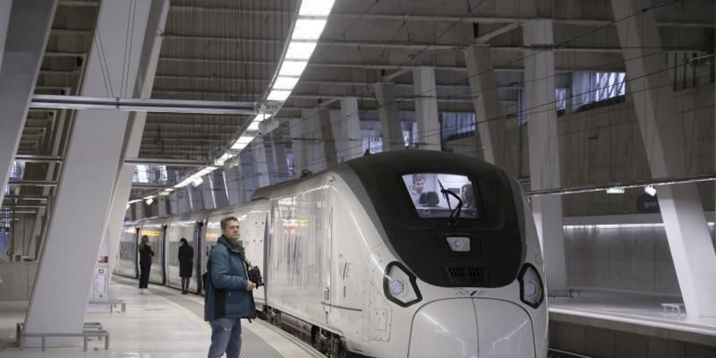 La falta de fiabilidad de los trenes Avril tensan la cuerda con la entrada de competencia al AVE en Galicia y Asturias