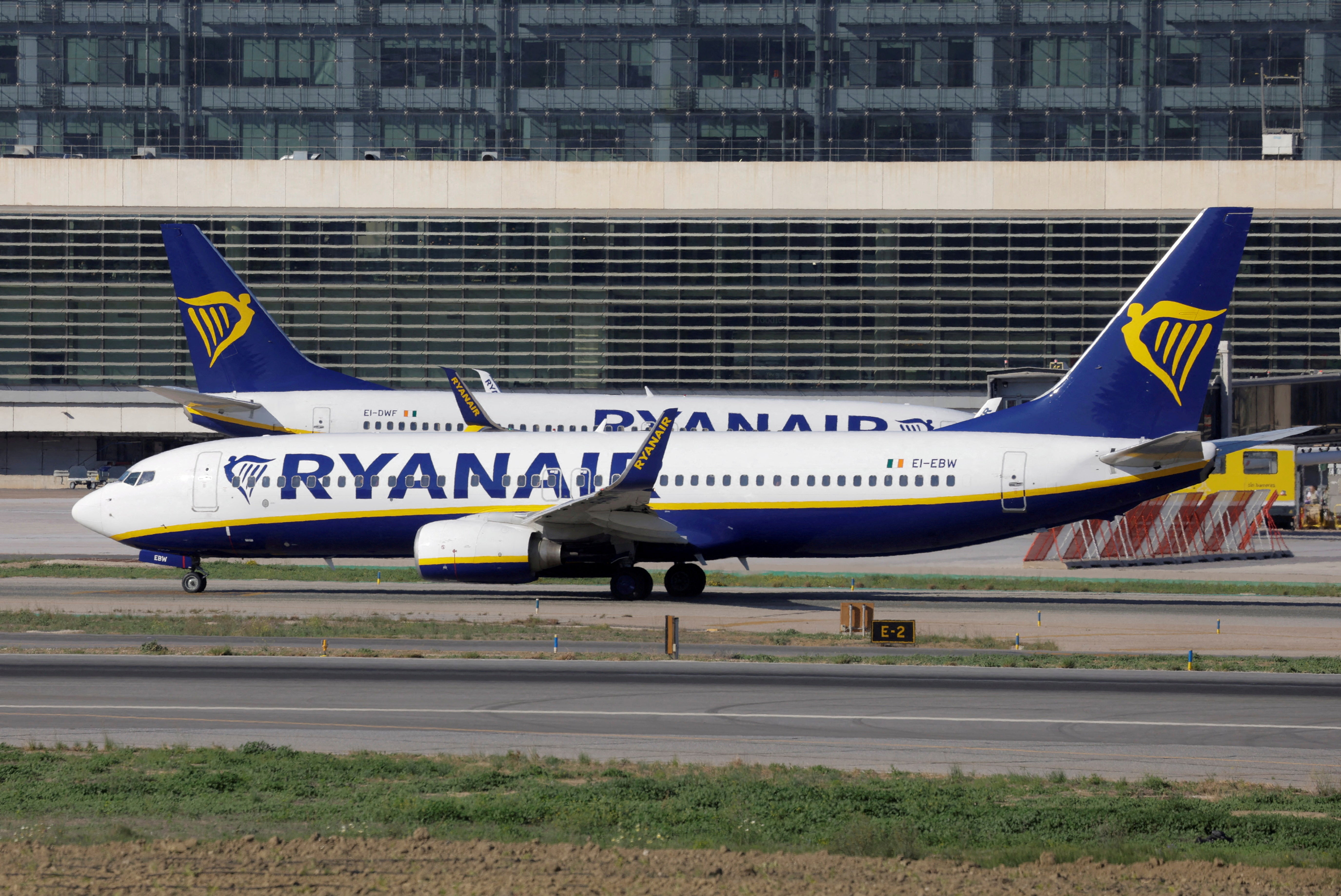 Cuánto dinero cobra un piloto de Ryanair en 2025: sueldo base y complementos