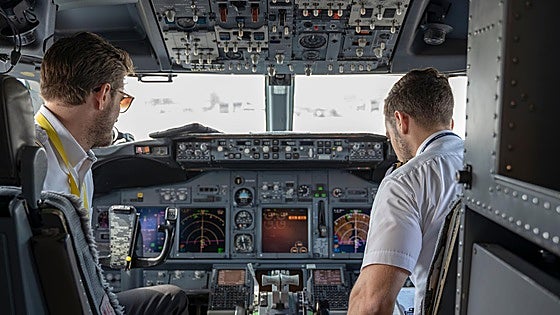 Cuánto dinero cobra un piloto de Ryanair en 2026: sueldo base y complementos
