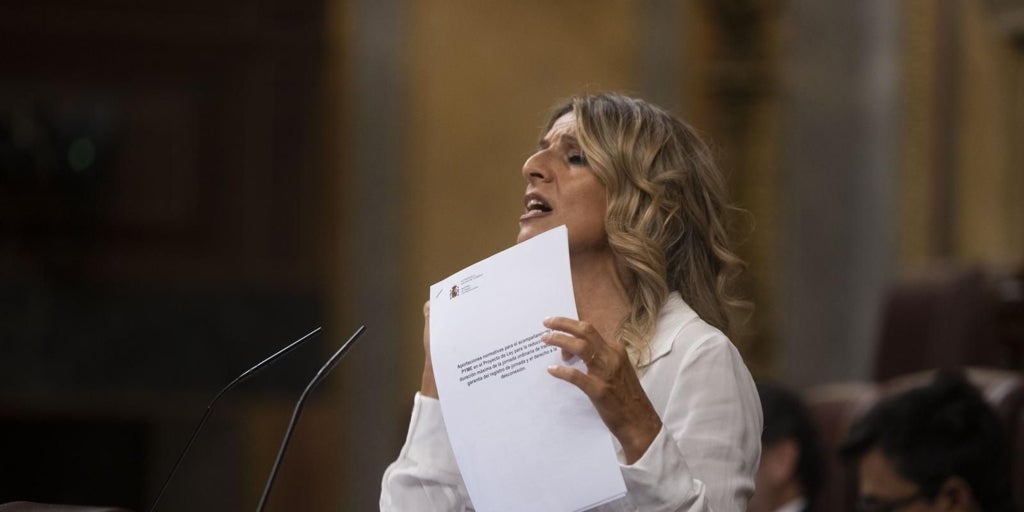 Yolanda Díaz va a la «ofensiva» con un registro horario que suponga recortar de facto la jornada