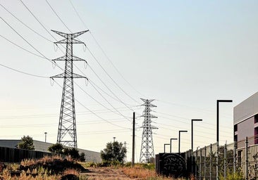 Elevar la inversión en redes eléctricas bajaría la factura de la luz y enchufaría 23.000 millones a la economía