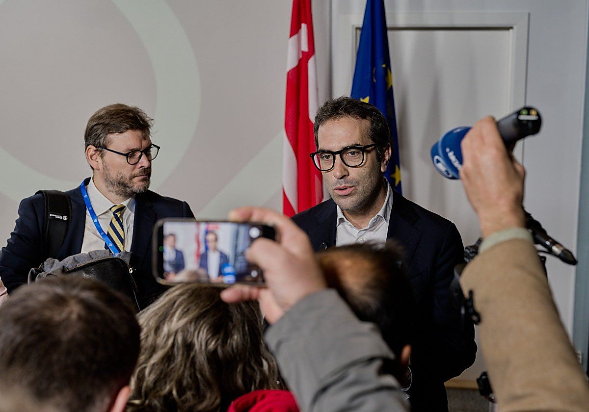 El ministro de Economía, Carlos Cuerpo, atiende a los medios en  Copenhague