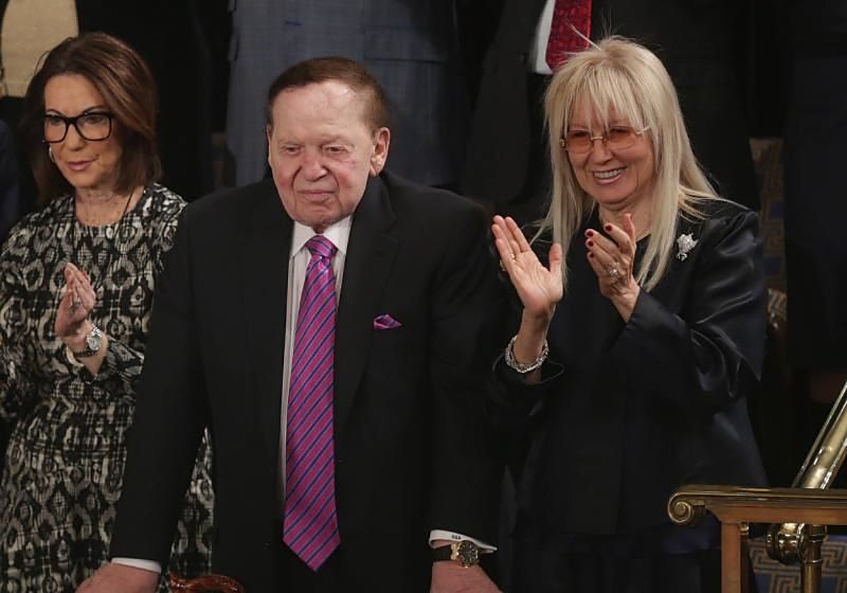 Miriam Adelson y su marido Sheldon Adelson (ya fallecido) en una imagen de 2015
