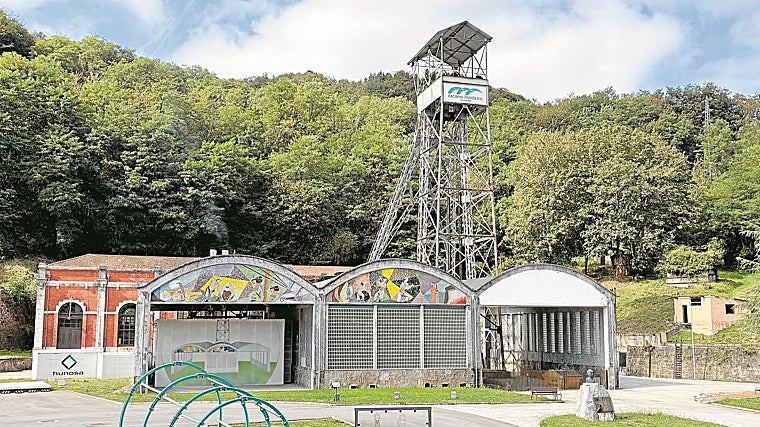 En los pabellones de embarque de la mina de Pozo Fondón (Langreo) se ha instalado la sala de calderas de biomasa, la de geotermia y el equipo de bombeo de agua de mina