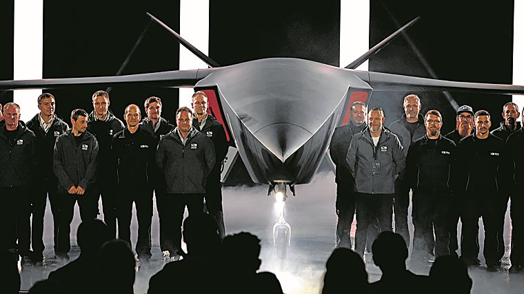 Helsing, el campeón de la nueva defensa alemana, presentó hace unos días su dron CA-1 Europa, un sistema aéreo que avanza en paralelo al HX-2, un dron que se configura como una plataforma de software que aprende en cada misión