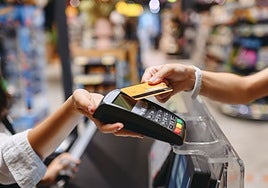 España enfila los 10.000 millones de pagos con tarjeta bajo el debate de la soberanía europea