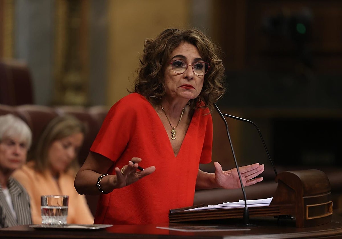 La vicepresidenta primera y ministra de Hacienda, María Jesús Montero, en el Congreso