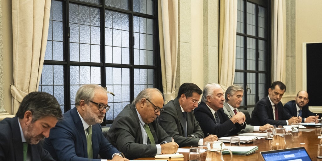 Cumbre energética de urgencia entre la CNMC y las grandes empresas por los problemas en la red