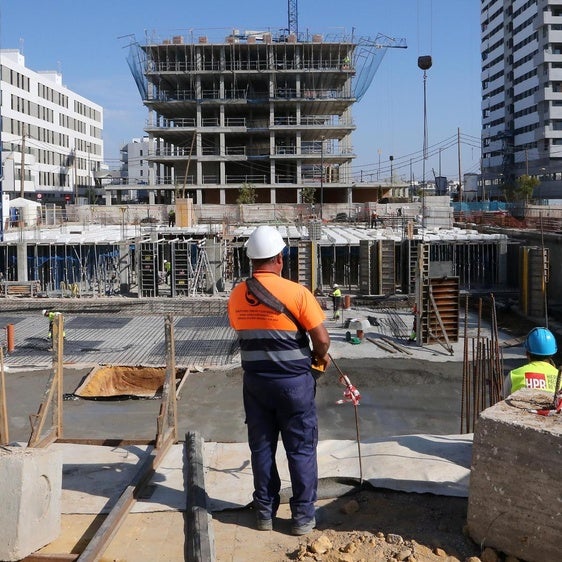 Un escollo más para la vivienda: la falta de redes eléctricas retrasará hasta cuatro años la entrega de una casa