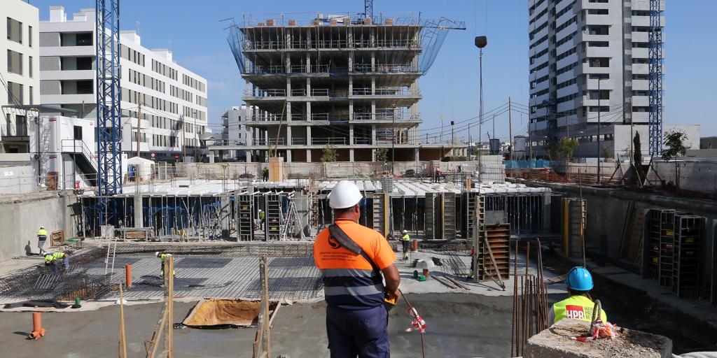 Un escollo más para la vivienda: la falta de redes eléctricas retrasará hasta cuatro años la entrega de una casa