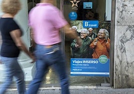 Las agencias de viajes disparan ventas con los programas para mayores en plena crisis del Imserso: «Son el motor del turismo»