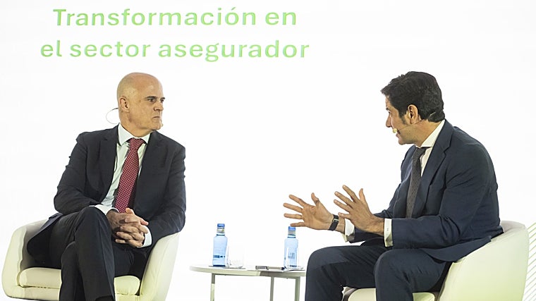 José Manuel Corral (i), CEO de Mapfre Vida, y Teodoro Gómez, socio responsable del sector Seguros de Deloitte