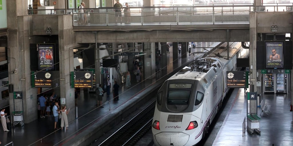 PP, Renfe'nin dakiklik taahhüdünü geri almak için oy kullanabilmesi için sürdürülebilir hareketlilik yasasını Kongre'ye iade ediyor