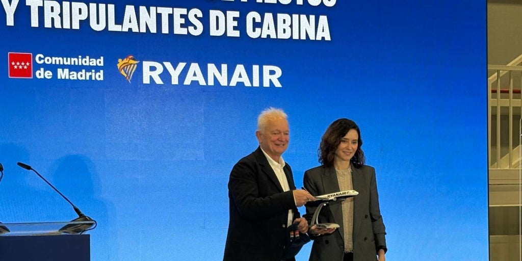 Ayuso se pone del lado de Ryanair en su batalla con Aena y lanza un dardo a Óscar Puente: «Son decisiones políticas que hacen mucho daño»