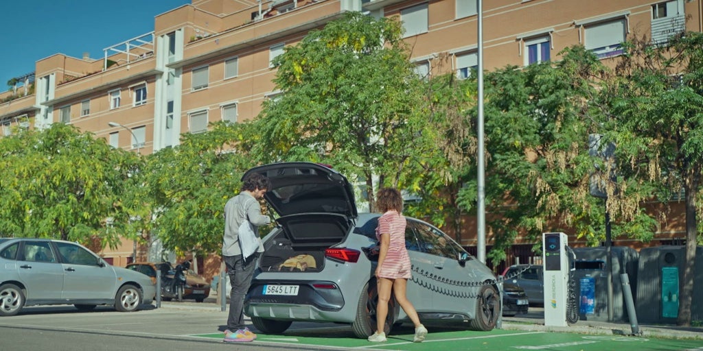 Las gasolineras deberán instalar puntos de recarga sin tener asegurado el acceso a la red