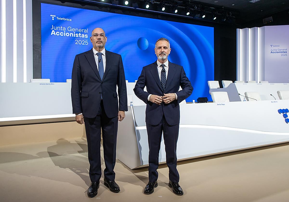 Marc Murtra y Emilio Gayo durante la junta de accionistas de Telefónica.