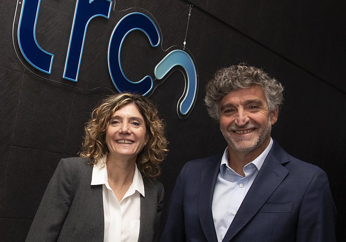 Gema Martínez, directora financiera de TRC, con el socio fundador de la compañía, Alfredo Estirado