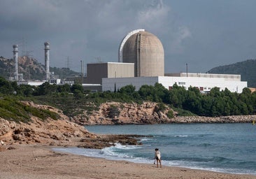 El pacto Moncloa-Junts para salvar la nuclear catalana sigue vivo