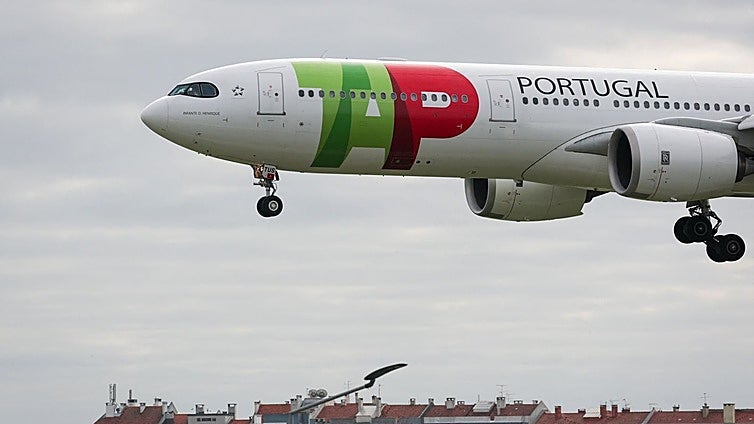 La matriz de Iberia hace oficial su interés por la portuguesa TAP y entra en la carrera con Air France y Lufthansa