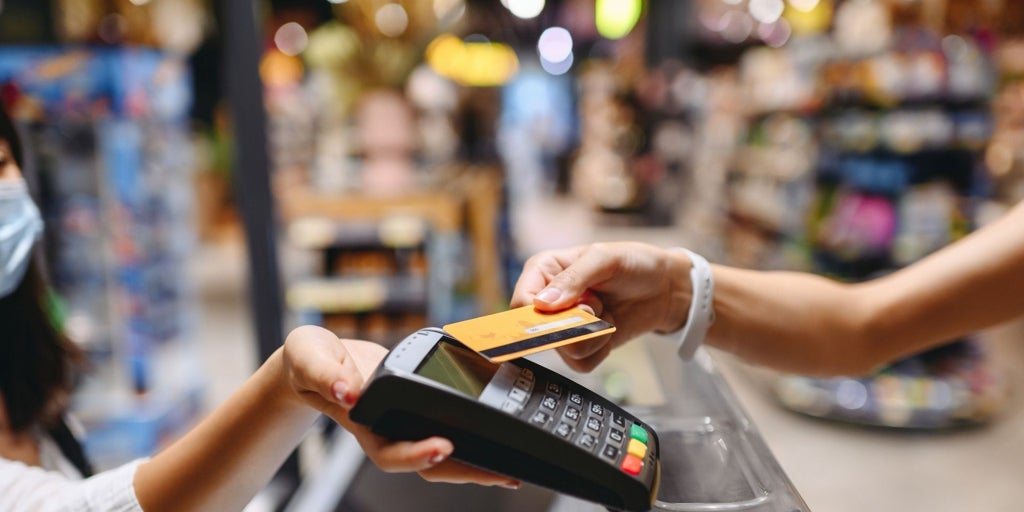 Ekonomi, tüketici kredileri ve kartlarından alınabilecek faiz limitlerine son şeklini verdi