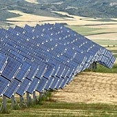 La consolidación del sector fotovoltaico español se enreda en un nudo gordiano