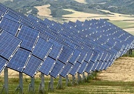 La consolidación del sector fotovoltaico español se enreda en un nudo gordiano