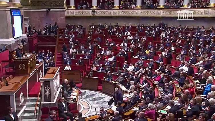 Luz verde a las cuentas de la Seguridad Social asegura la continuidad del primer ministro francés