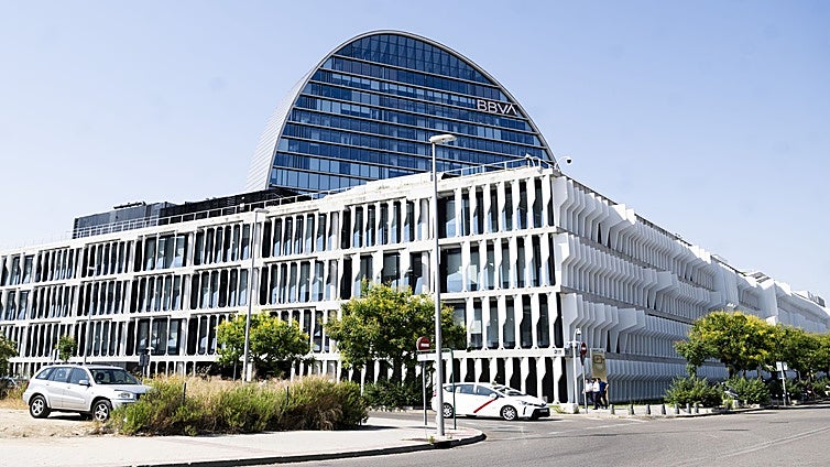 BBVA se despliega en Abu Dabi para captar a los grandes fondos soberanos de Oriente Medio