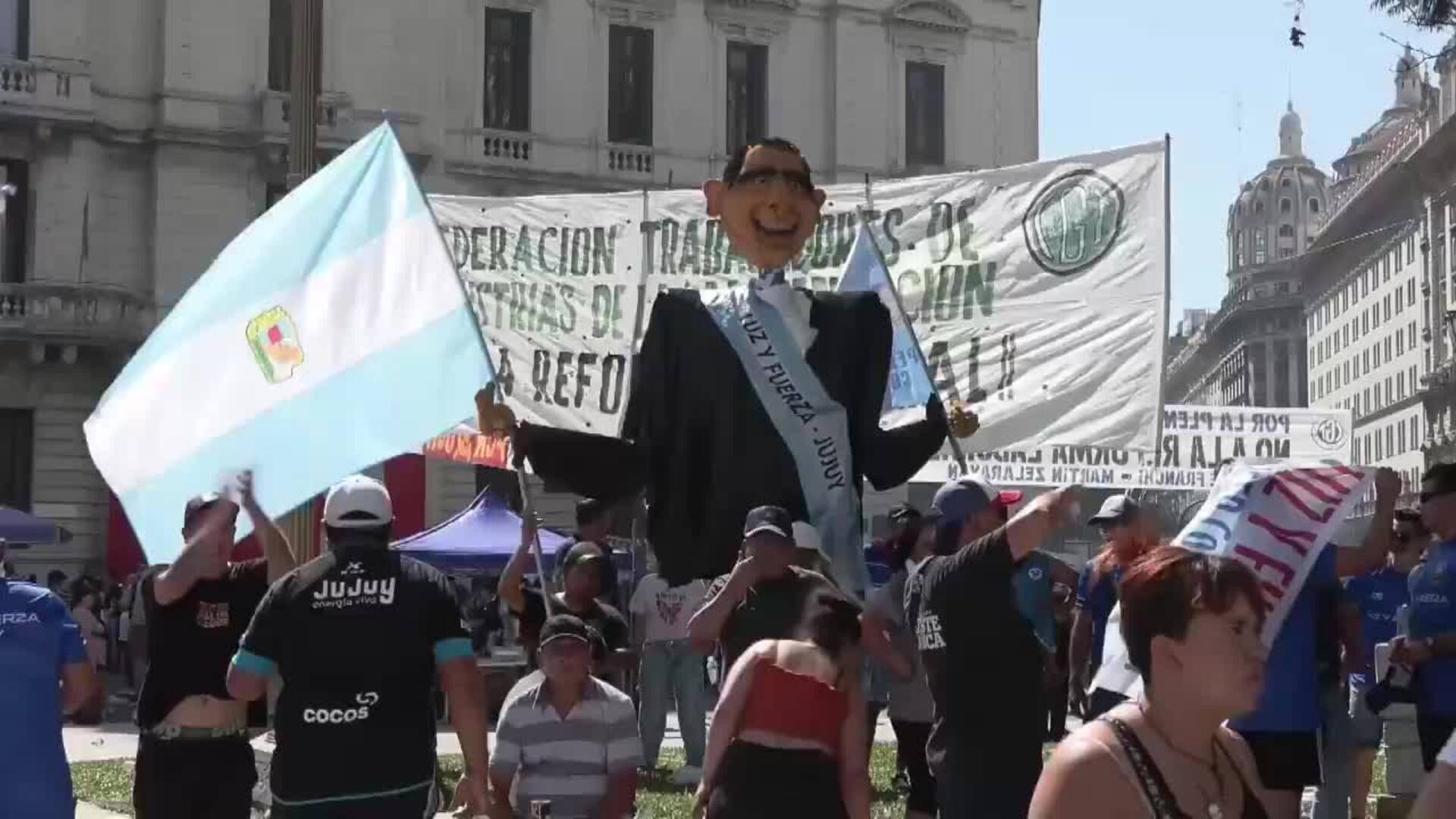 Miles de trabajadores protestan en Buenos Aires contra la reforma ...